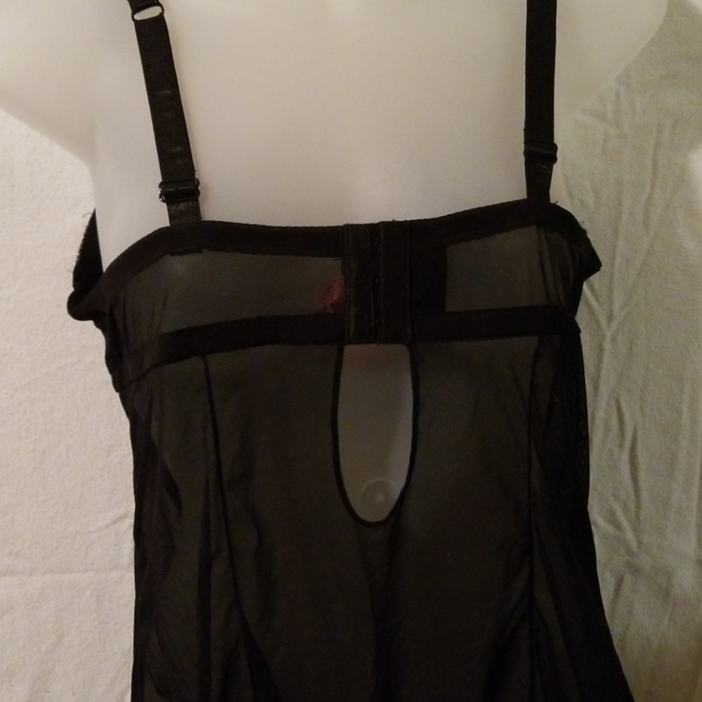 Lingerie - Picture 4 of 5
